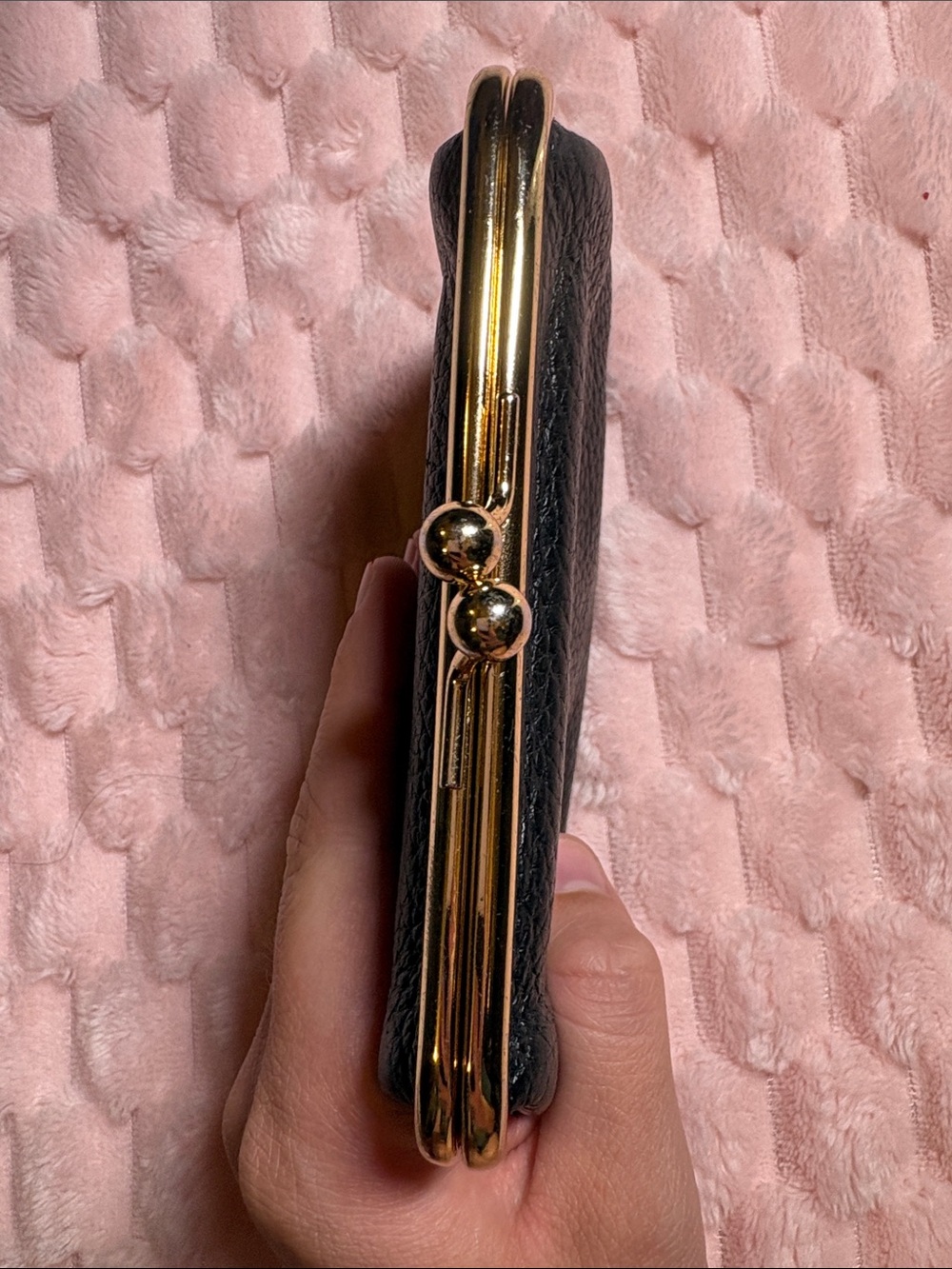 Y2K/ Vintage Dooney & Bourke Pebbled Kiss-Lock Coin Pouch with Gold Hardware - Picture 7 of 16